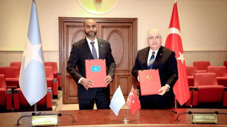 الصومال يوقع اتفاقية تعاون دفاعي مع تركيا لمدة 10 سنوات